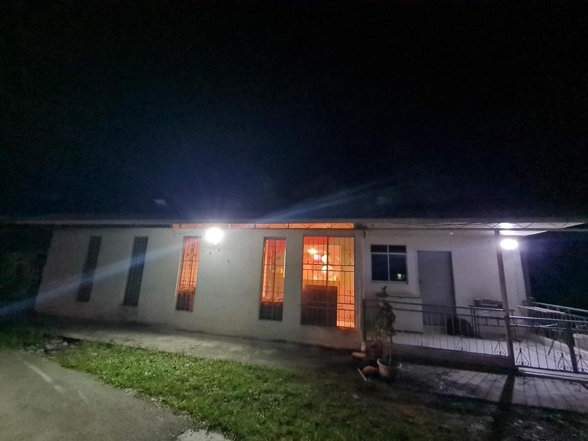 Rainbow Lodge Tambatuon 古打毛律 外观 照片